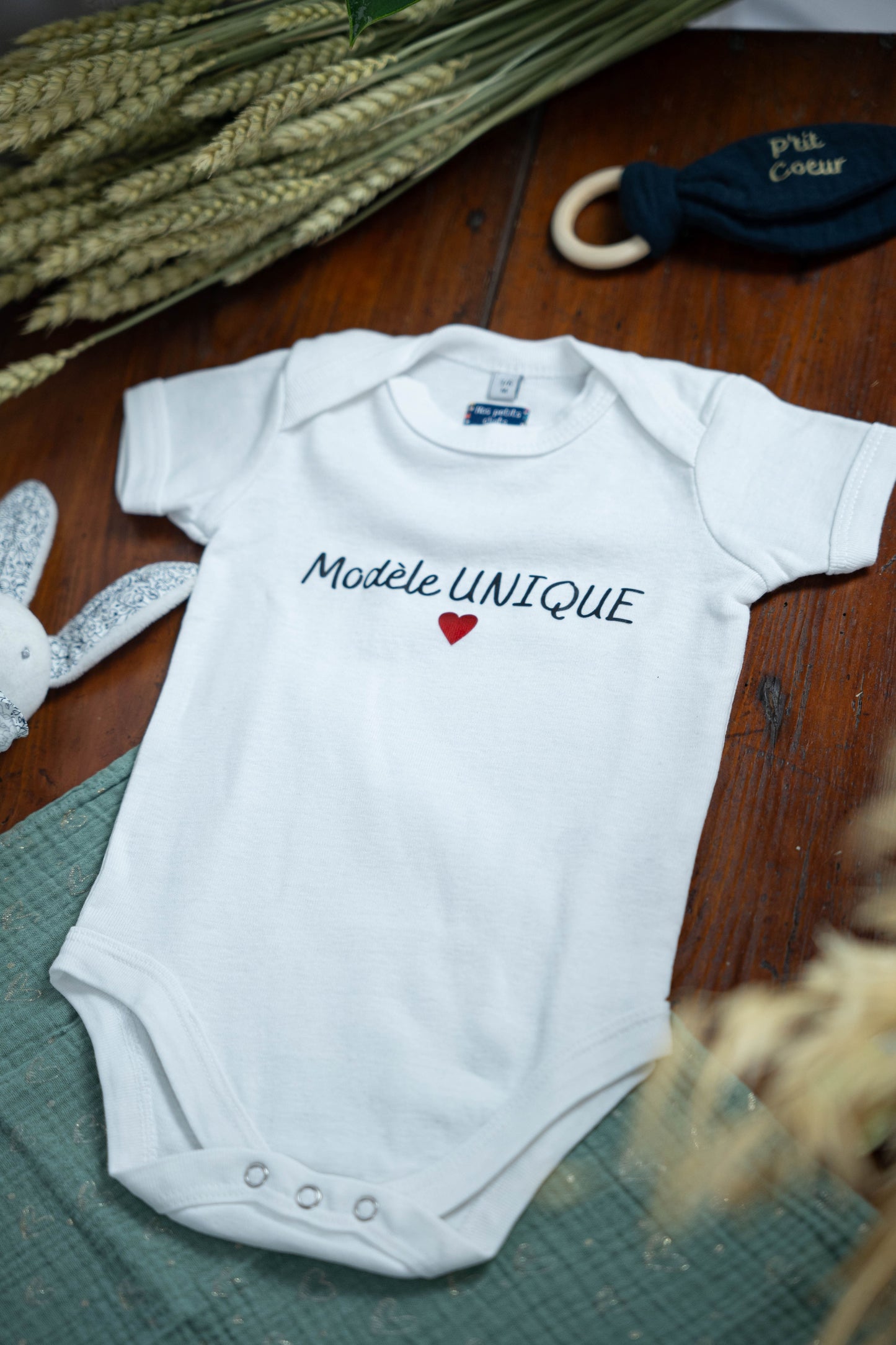 Body blanc personnalisé : douceur et émotion pour bébé