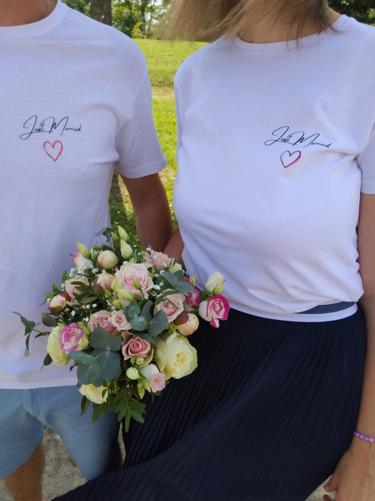Tee-shirt "Just Married" : un souvenir à porter, un amour à partager