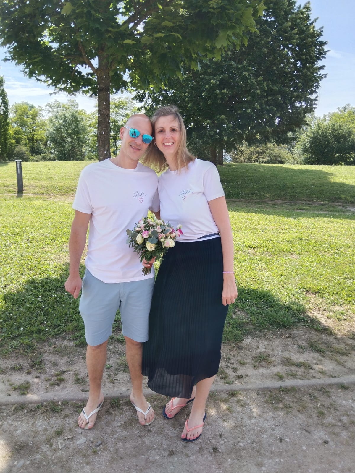 Tee-shirt "Just Married" : un souvenir à porter, un amour à partager