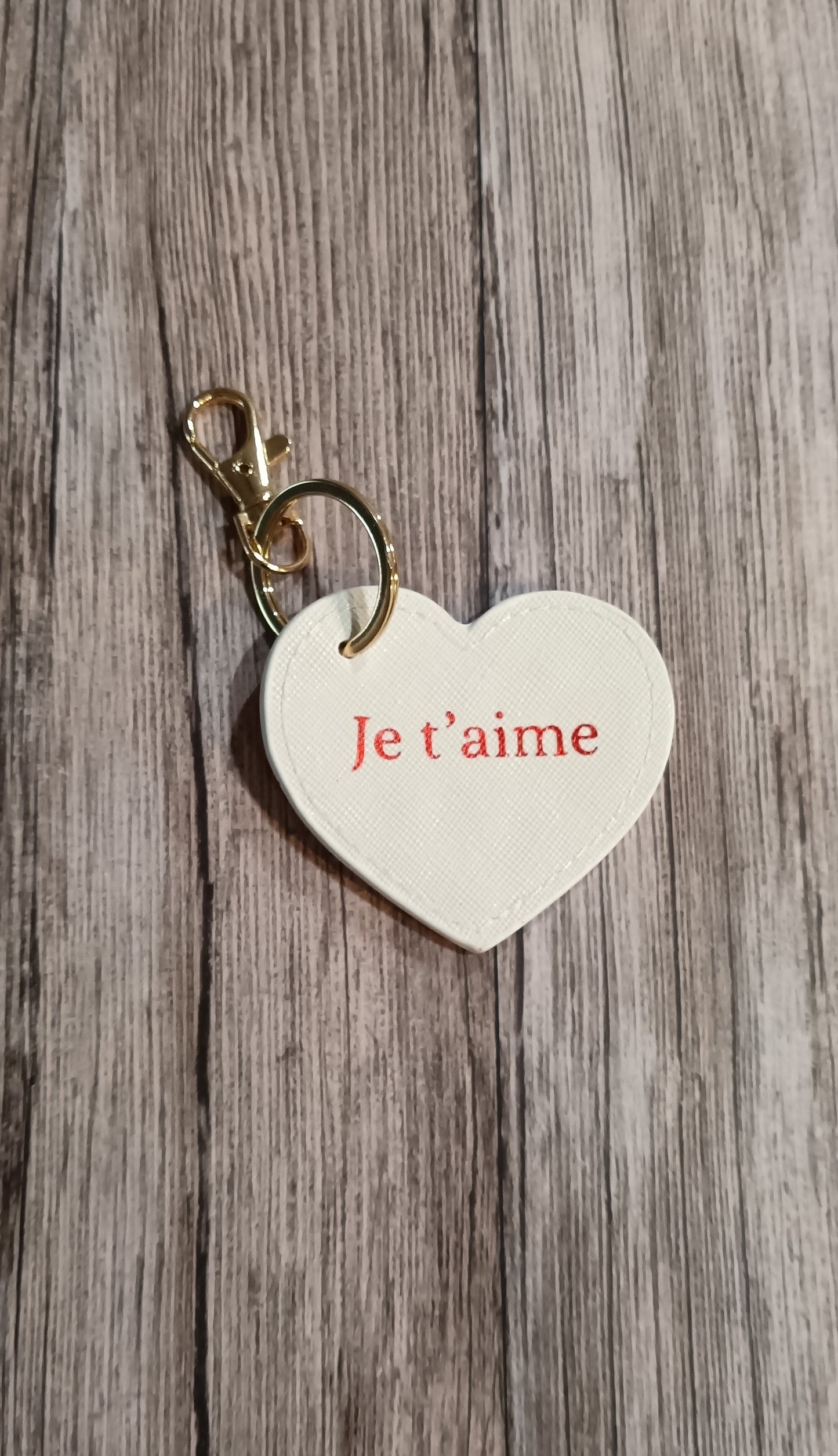 Porte-clés personnalisés : le petit bijou qui fera fondre le cœur de Papi et Mamie !