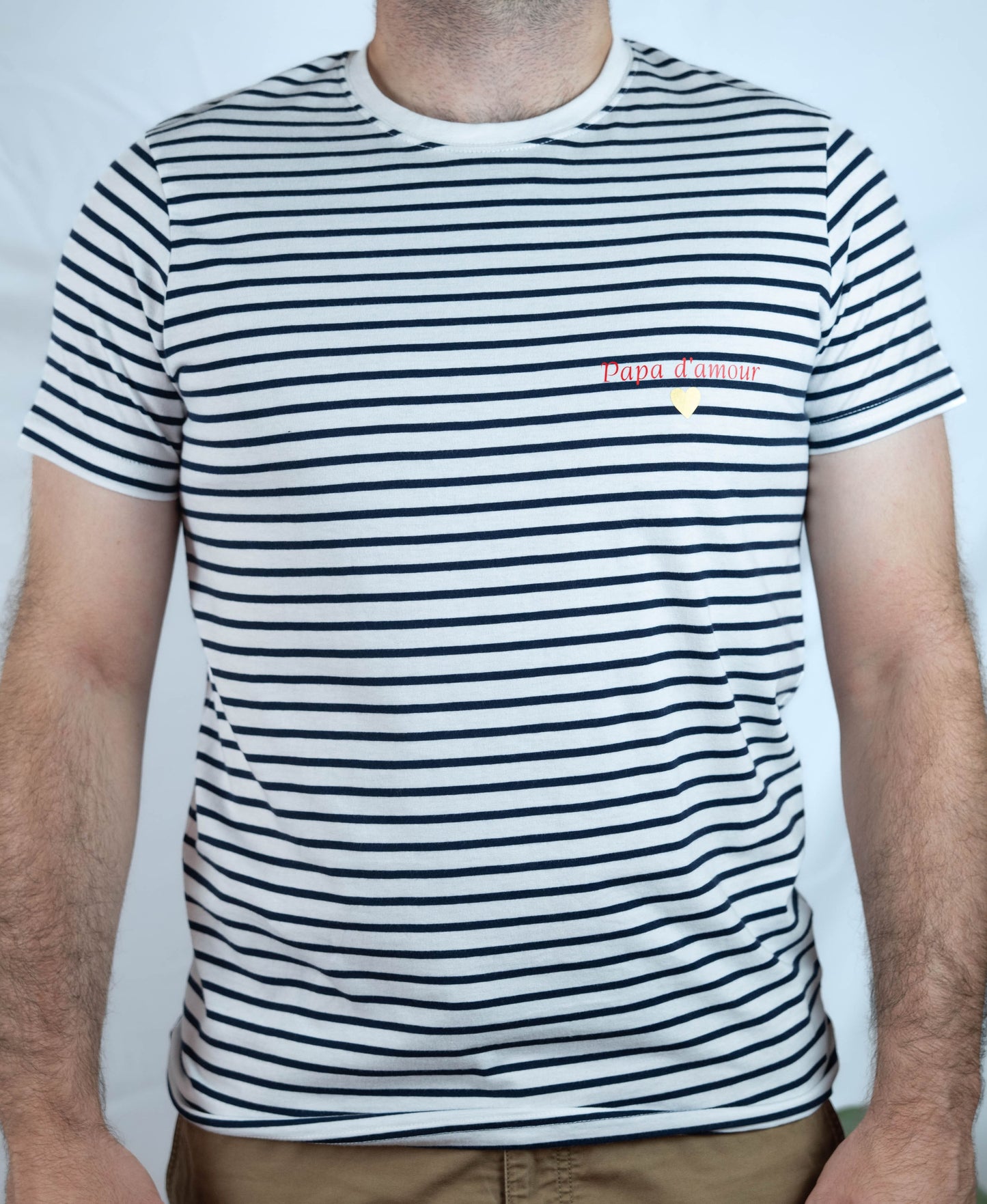 Tee-shirt marinière “Papa d’amour” : un tee-shirt élégant et personnalisé pour un papa extraordinaire