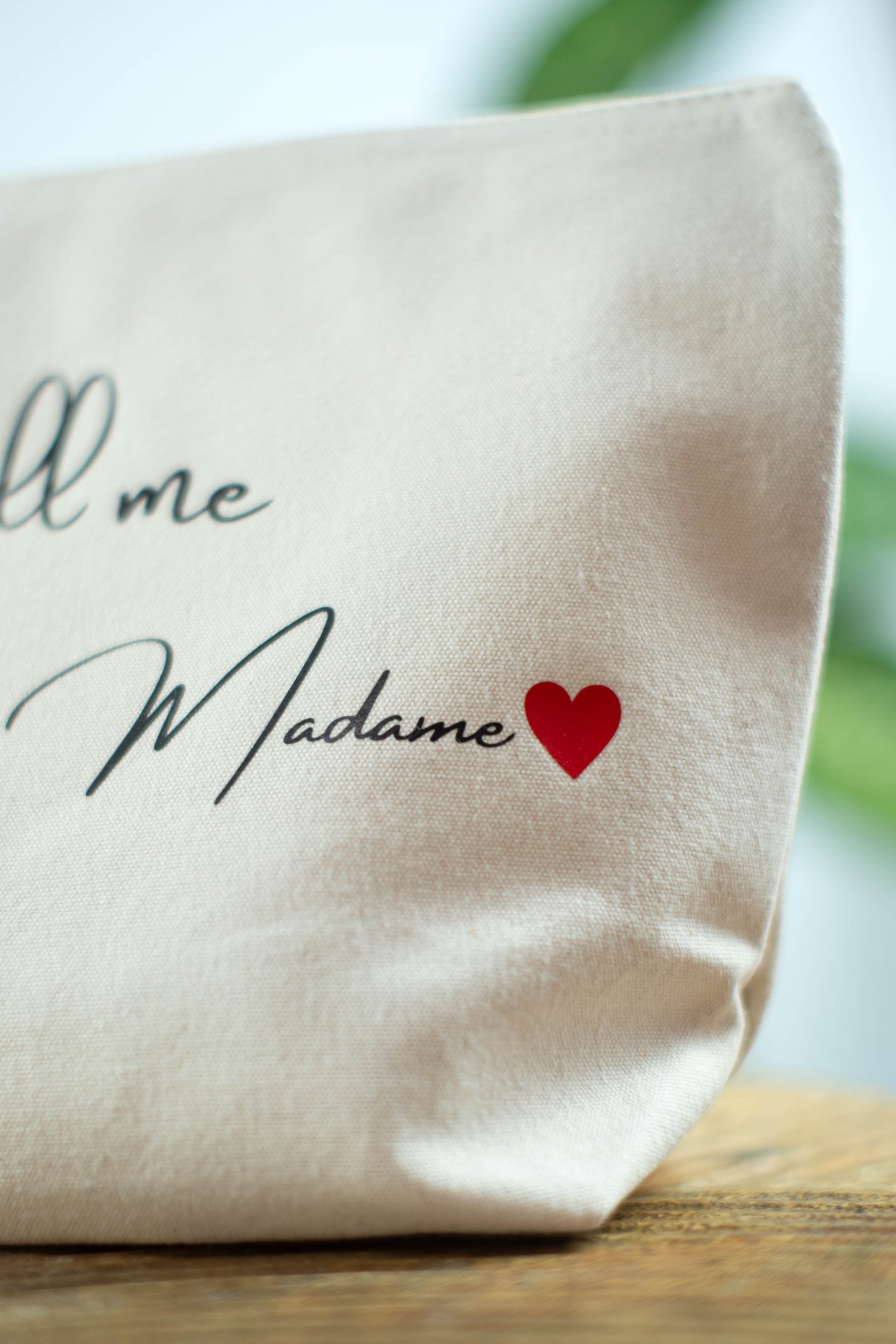 Pochette "Call Me Madame" : l'accessoire chic et pratique pour les futures mariées