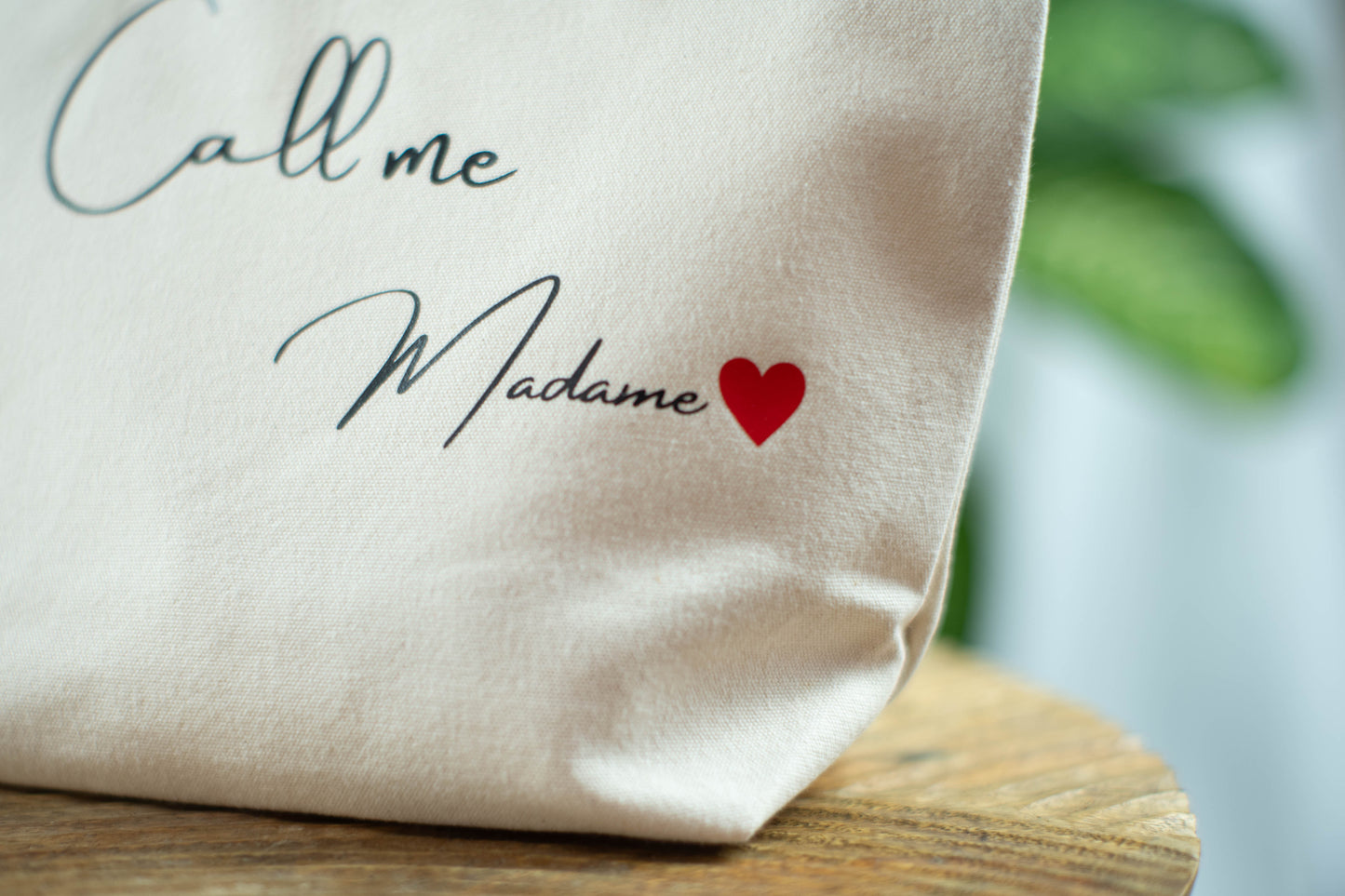 Pochette "Call Me Madame" : l'accessoire chic et pratique pour les futures mariées
