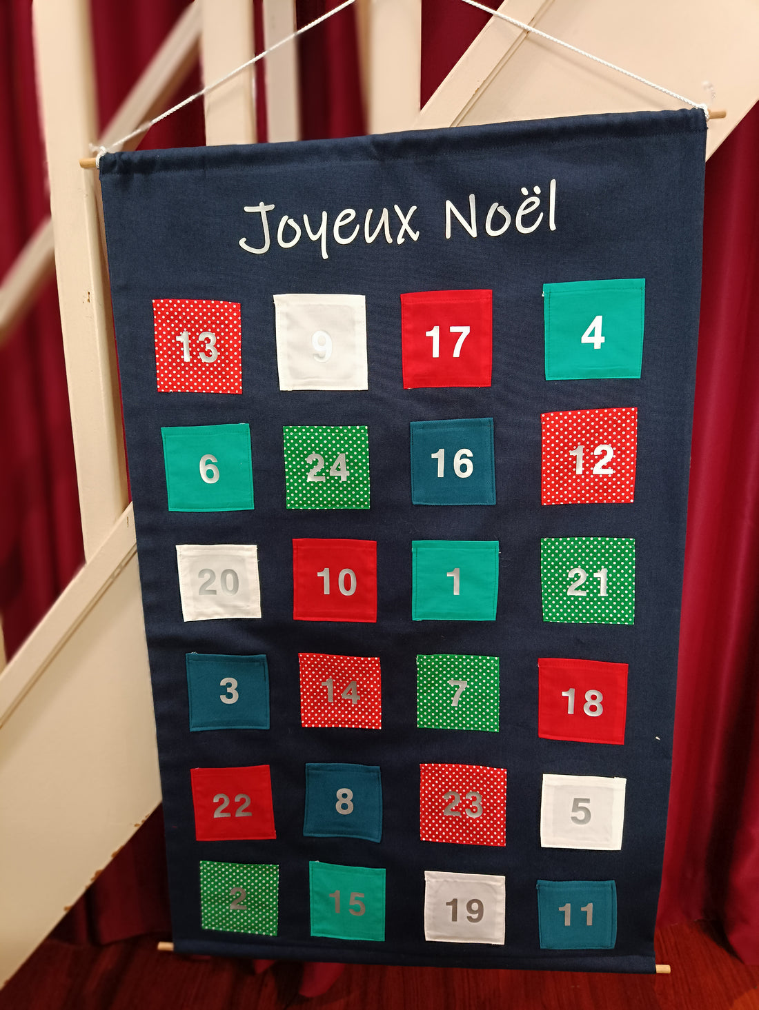 Créer un calendrier de l’Avent en tissu : le guide DIY ultime pour Noël !