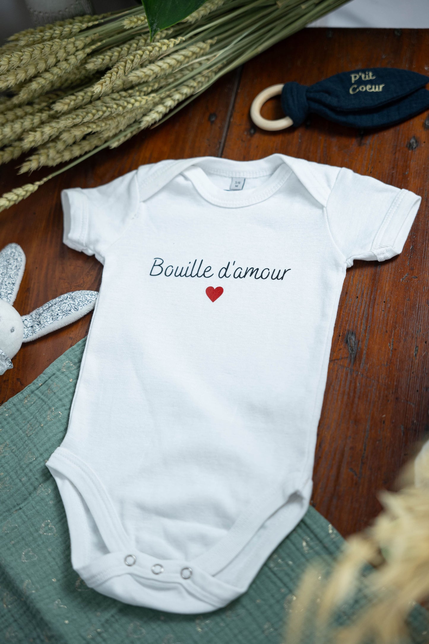 Body blanc personnalisé : douceur et émotion pour bébé.