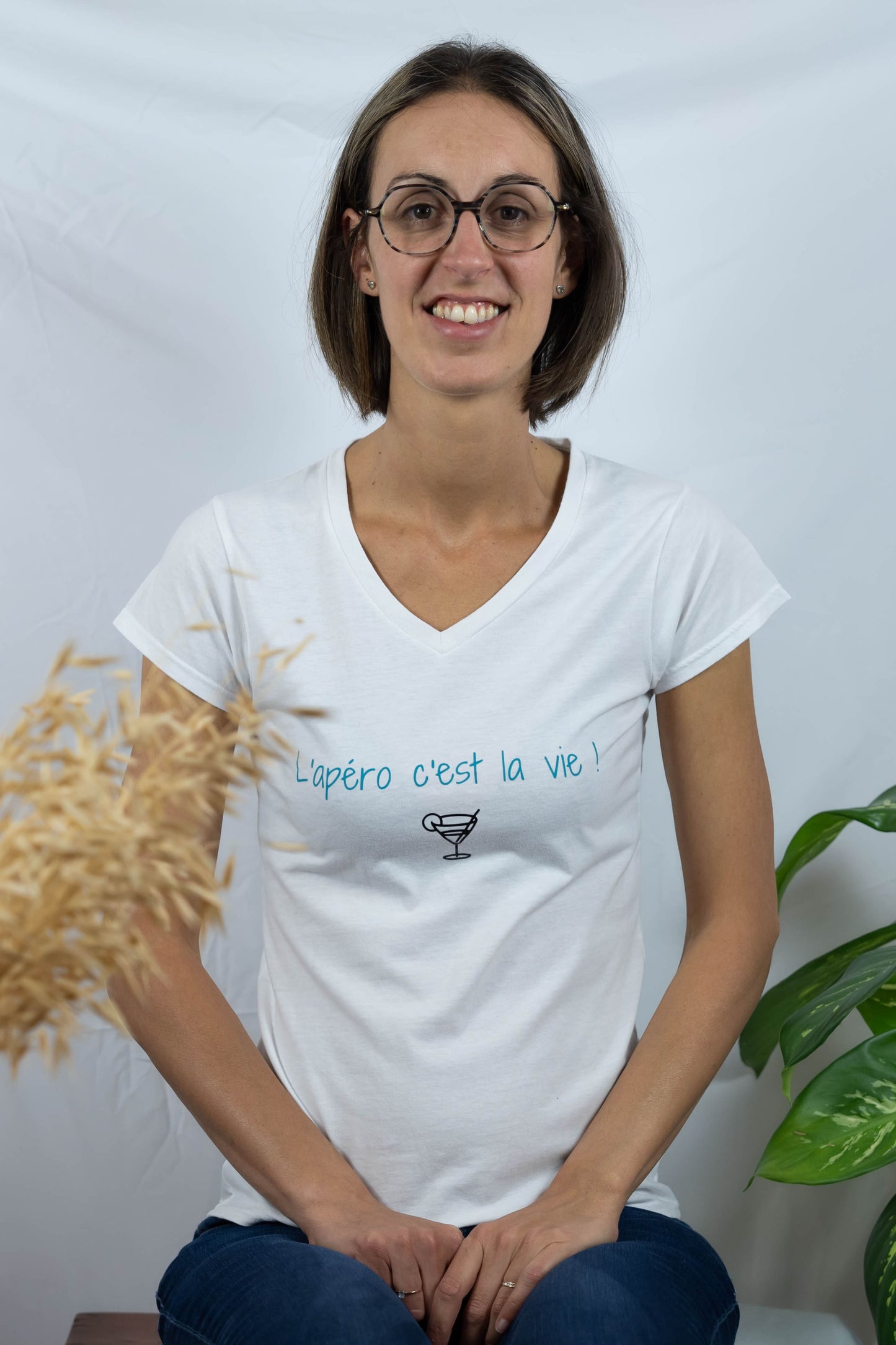 Tee-shirt personnalisé femme col V "L'apéro c'est la vie" 100% coton