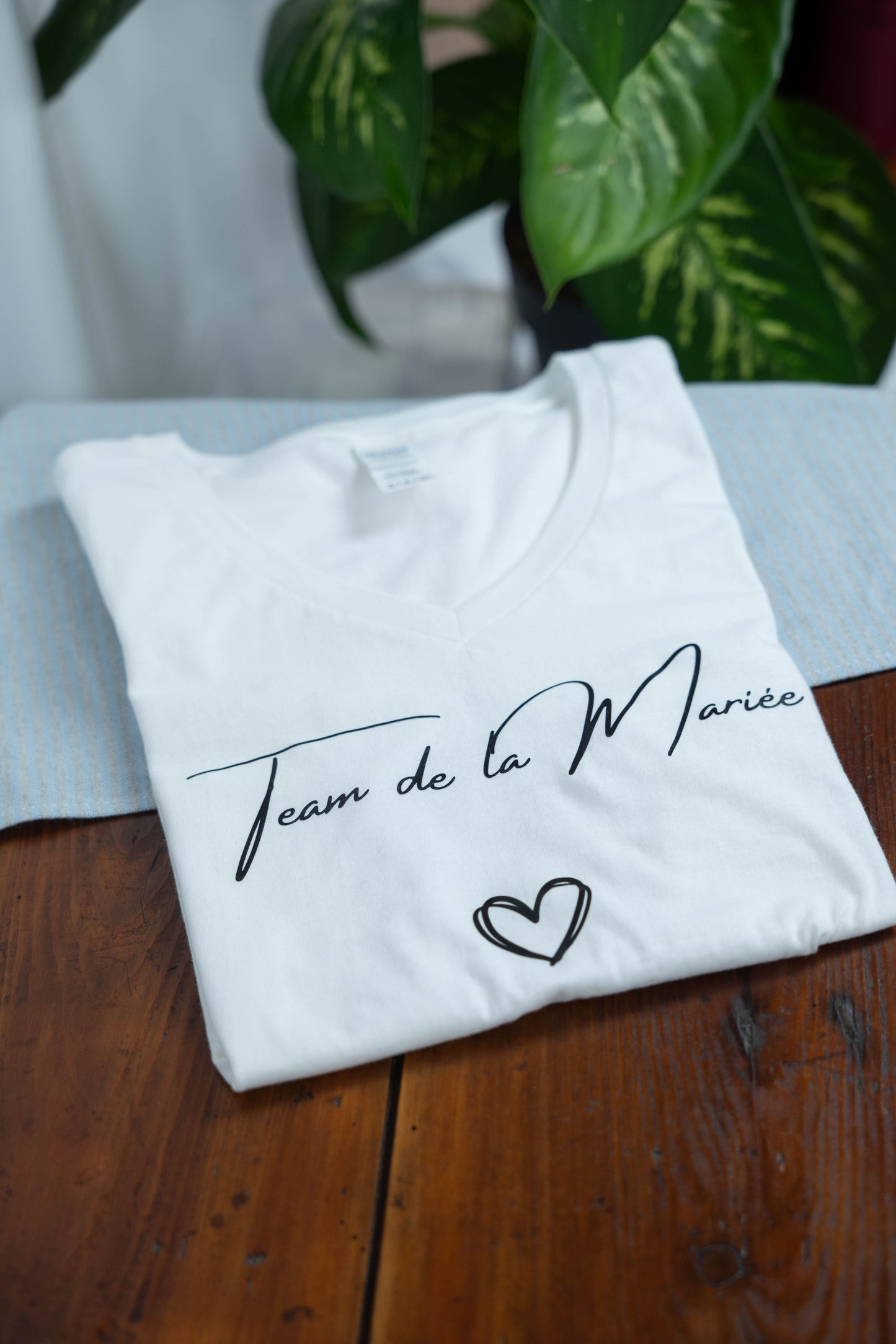 Tee-shirt personnalisé 100% coton col V EVJF - Modèle Aurélie